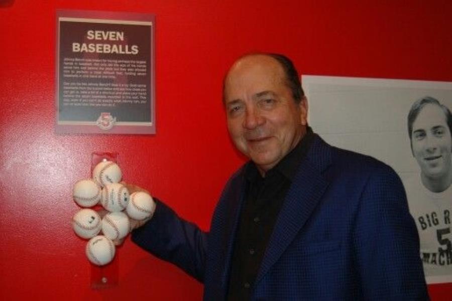 Johnny Bench Hand Size